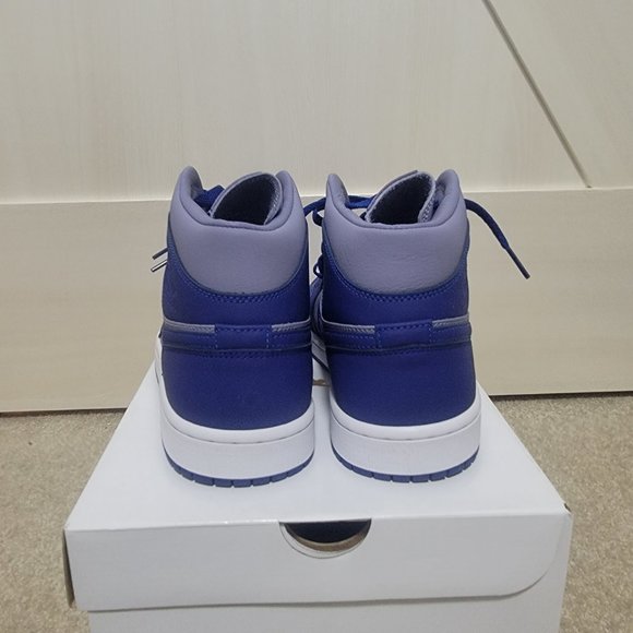 Air Jordan 1 Mid SE womens US 10.5 - Picture 2 of 4